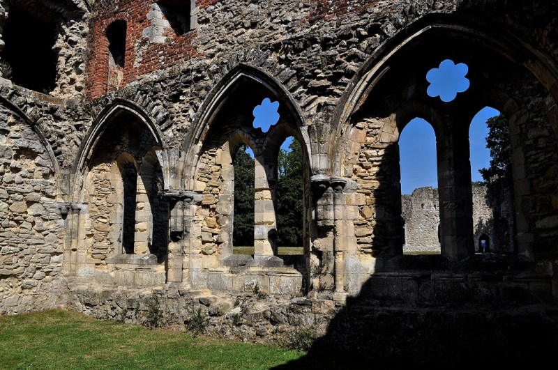 Netley Abbey by Sue Lowry