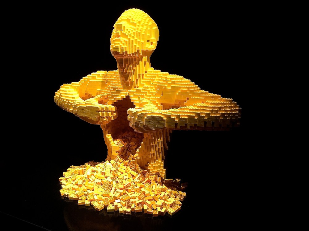 Yellow - Nathan Sawaya - The Art of the Brick
