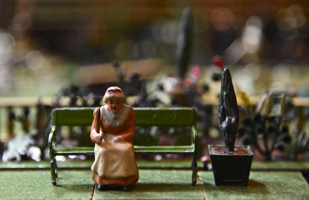 Britains Miniature Garden by Sue Lowry