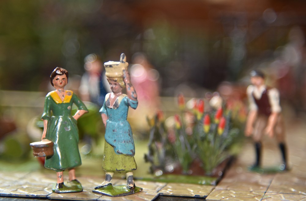 Britains Miniature Garden by Sue Lowry