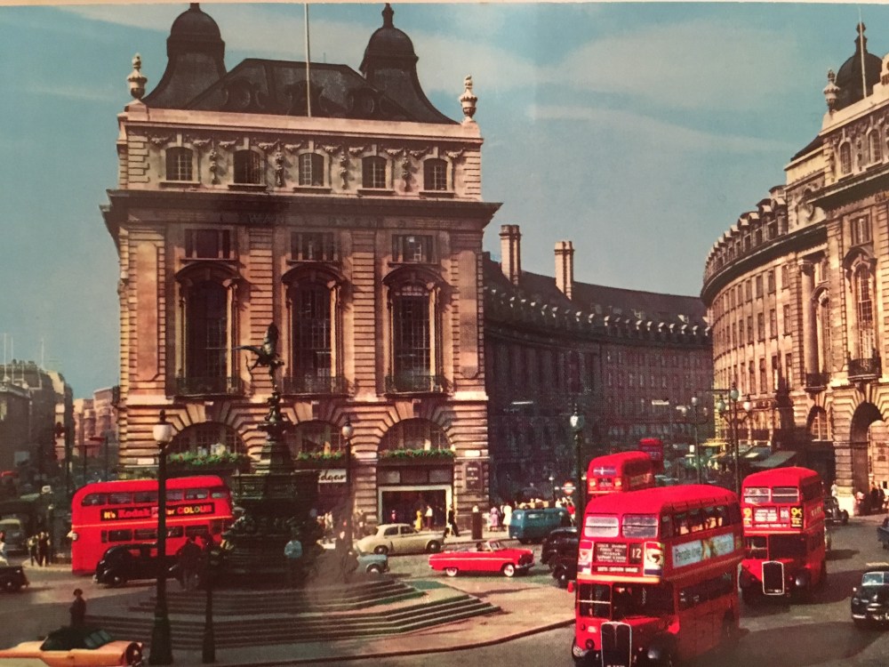 Piccadilly Circus - London Bridge Hotel Postcard Archive