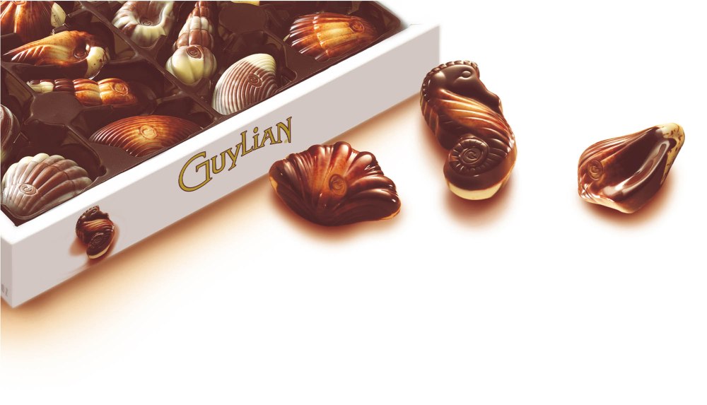 Open box with shells - Chocolaterie Guylian